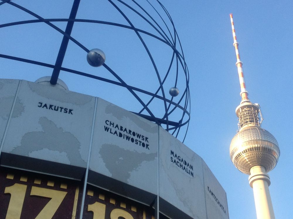 Bild: Weltzeituhr am Alexanderplatz